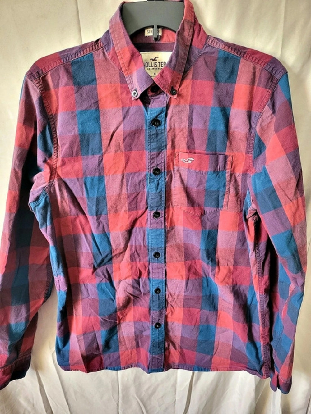 Hollister Plaid Button Down in Red & Blue Size Medium